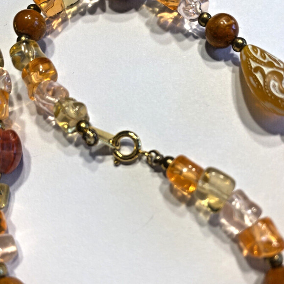 Vintage Mid Century Beaded Necklace Abstract Carved Peach Rust Gold Mod 1970's - Picture 2 of 6